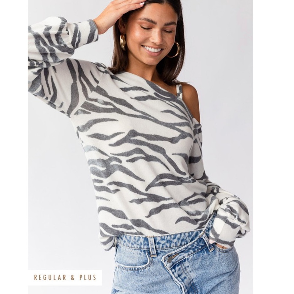 Long sleeve one shoulder animal brushed knit top